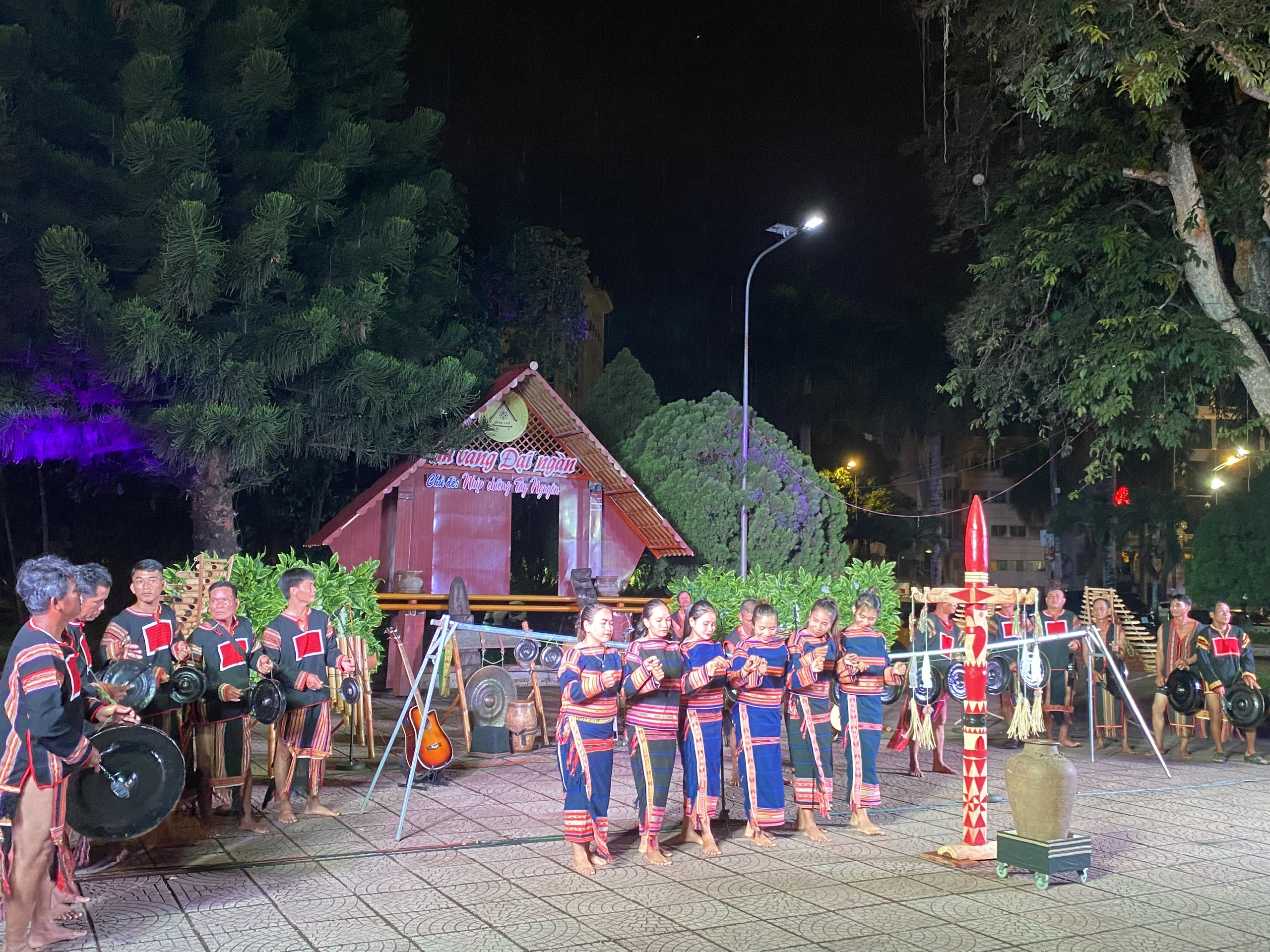 Chương trình biểu diễn Văn hóa Cồng chiêng phục vụ Nhân dân và du khách